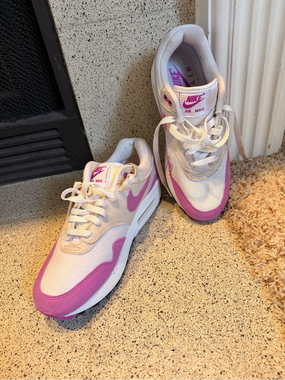 Nike Air Max Women's Sneakers - White & Pink